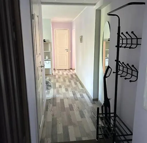 Spacious & Cozy Apartment, Free Parking, Contact-free Entrance Korter